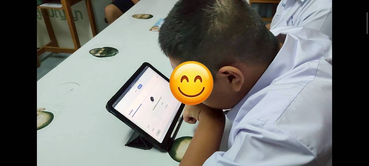 นักเรียนทำแบบทดสอบ